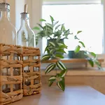 Castella Mediterranean Hideaway Apartment *