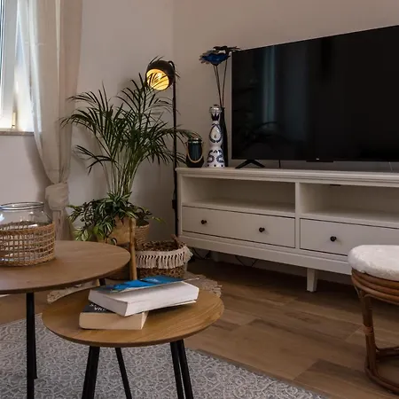 Castella Mediterranean Hideaway Apartment *