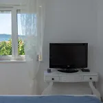Castella Mediterranean Hideaway شقة